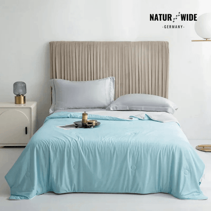 Kühlende Sommerdecke aus Ice Silk, doppelseitig – Himmelblau
