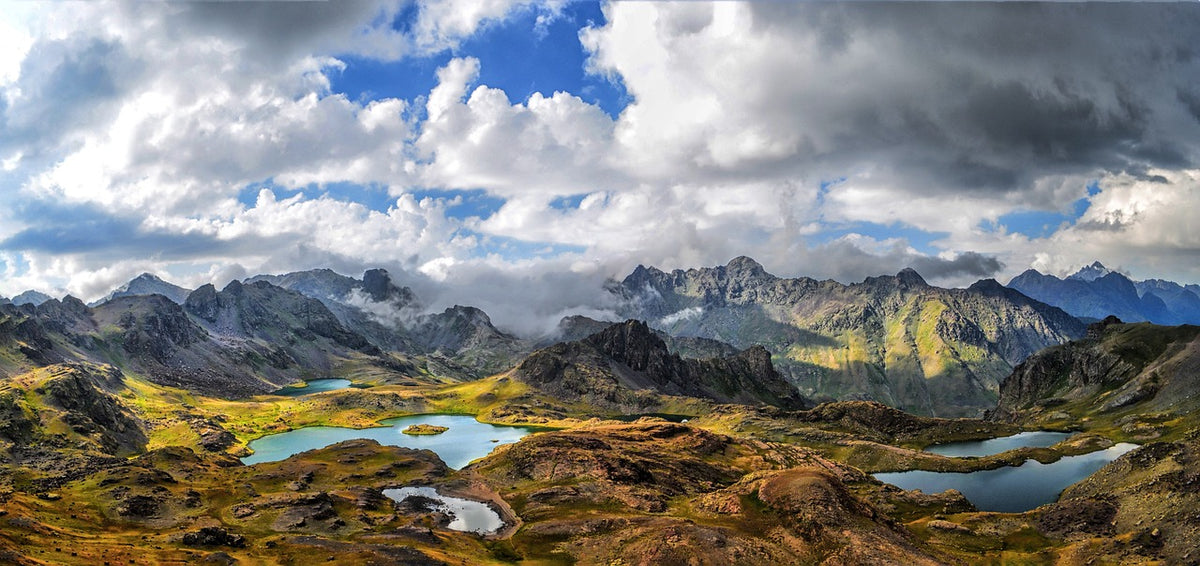 Berglandschaft mit Seen