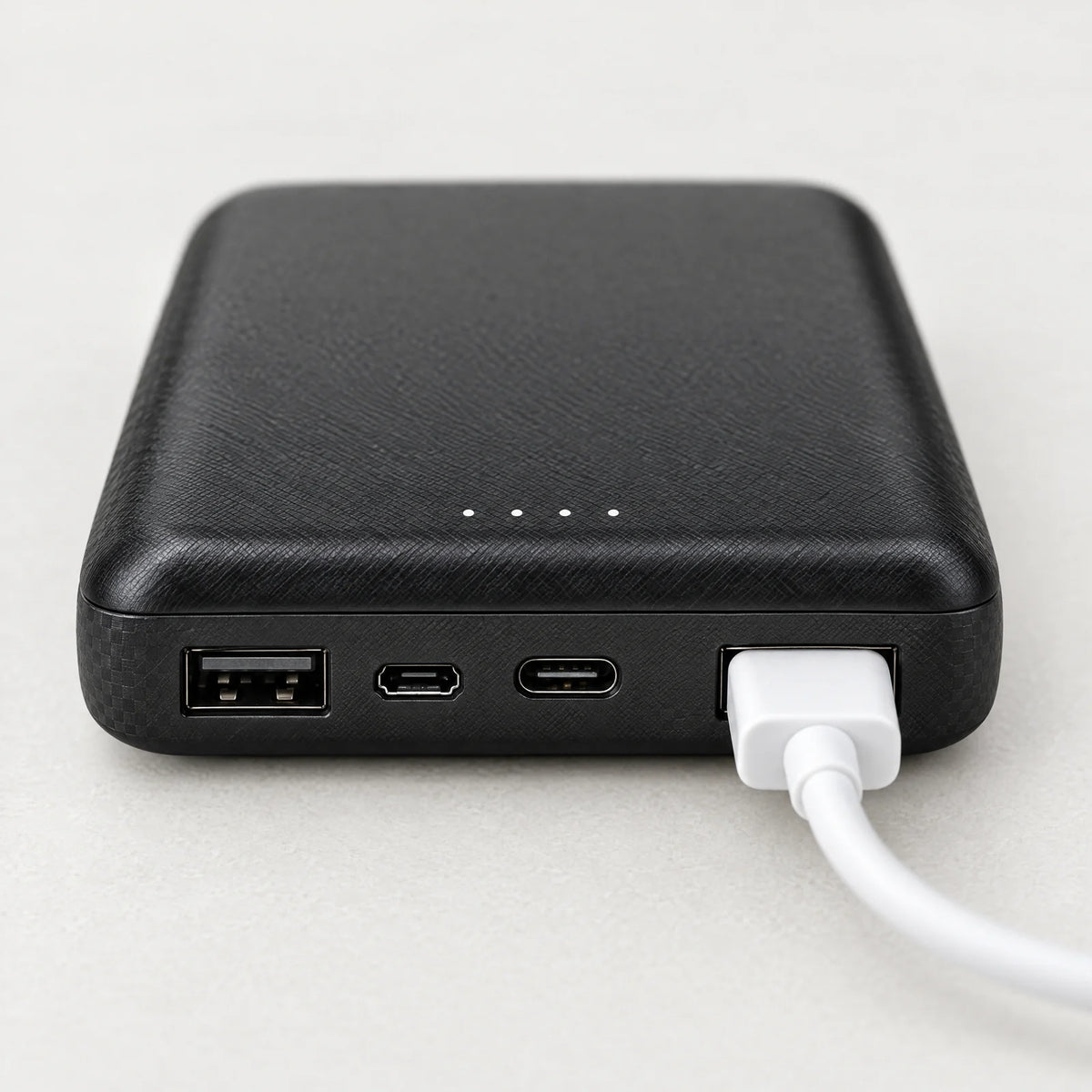 Anschlüsse der Powerbank: USB-A, Micro-USB, USB-C und USB-A