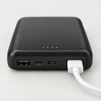Anschlüsse der Powerbank: USB-A, Micro-USB, USB-C und USB-A